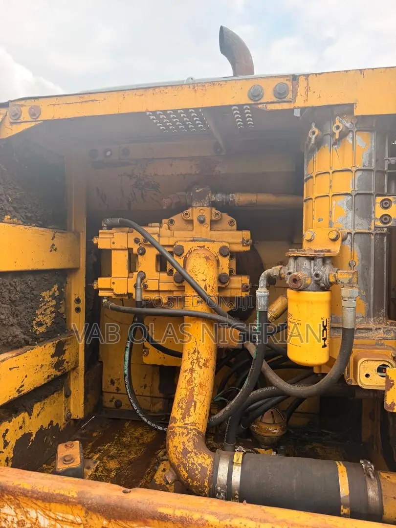 2014 Excavator B320