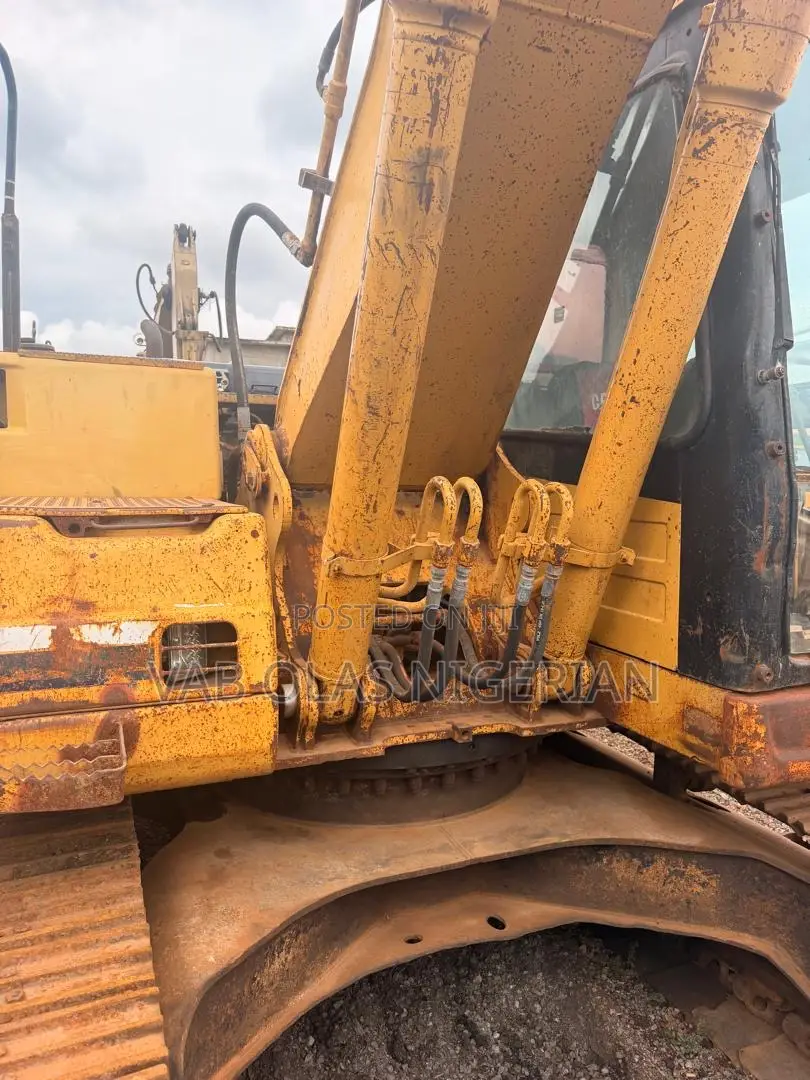 2014 Excavator B320