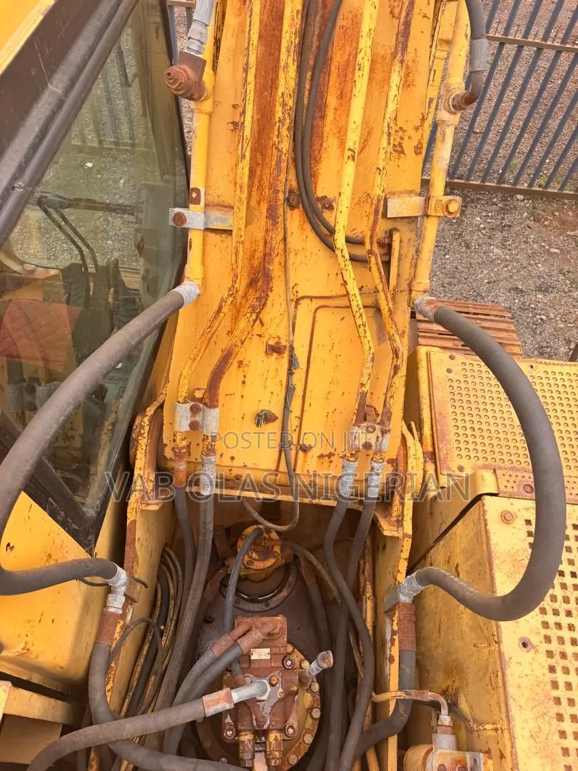 2014 Excavator B320