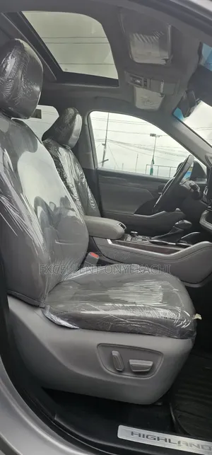 Toyota Highlander 2021 Silver