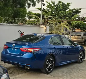Toyota Camry 2019 Blue