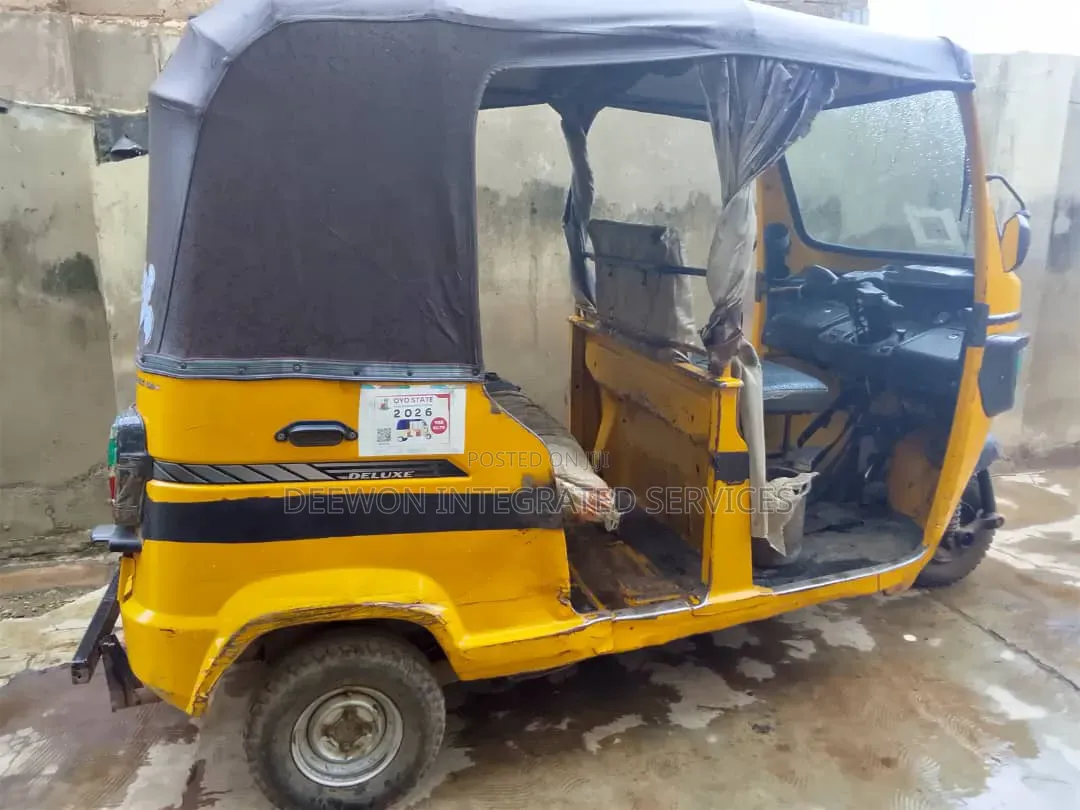 TVS King Cargo 2023 Yellow