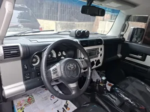 Toyota FJ Cruiser 2013 Silver
