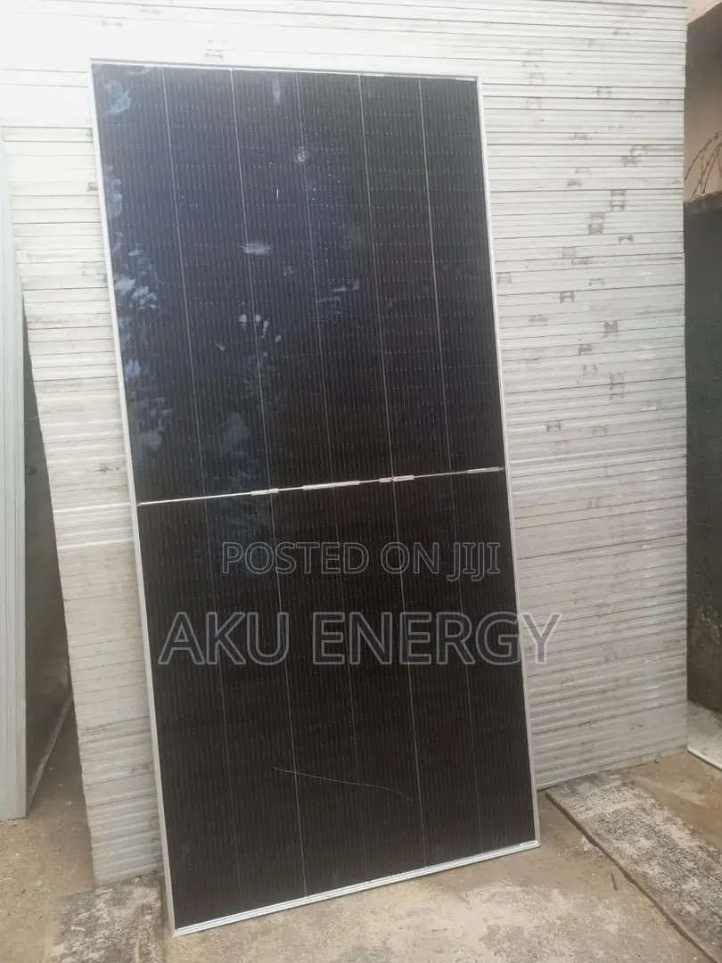 700W Solar Panel – 264 Cells | 12 Busbars | High Efficiency
