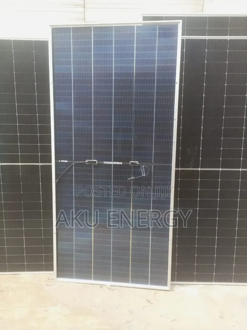 700W Solar Panel – 264 Cells | 12 Busbars | High Efficiency