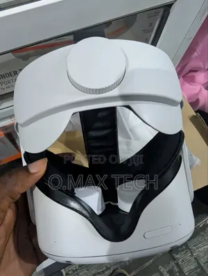 Neatly Used Oculus Quest 2 With Complete Accessories