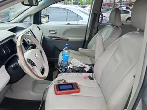 Toyota Sienna 2014 Silver