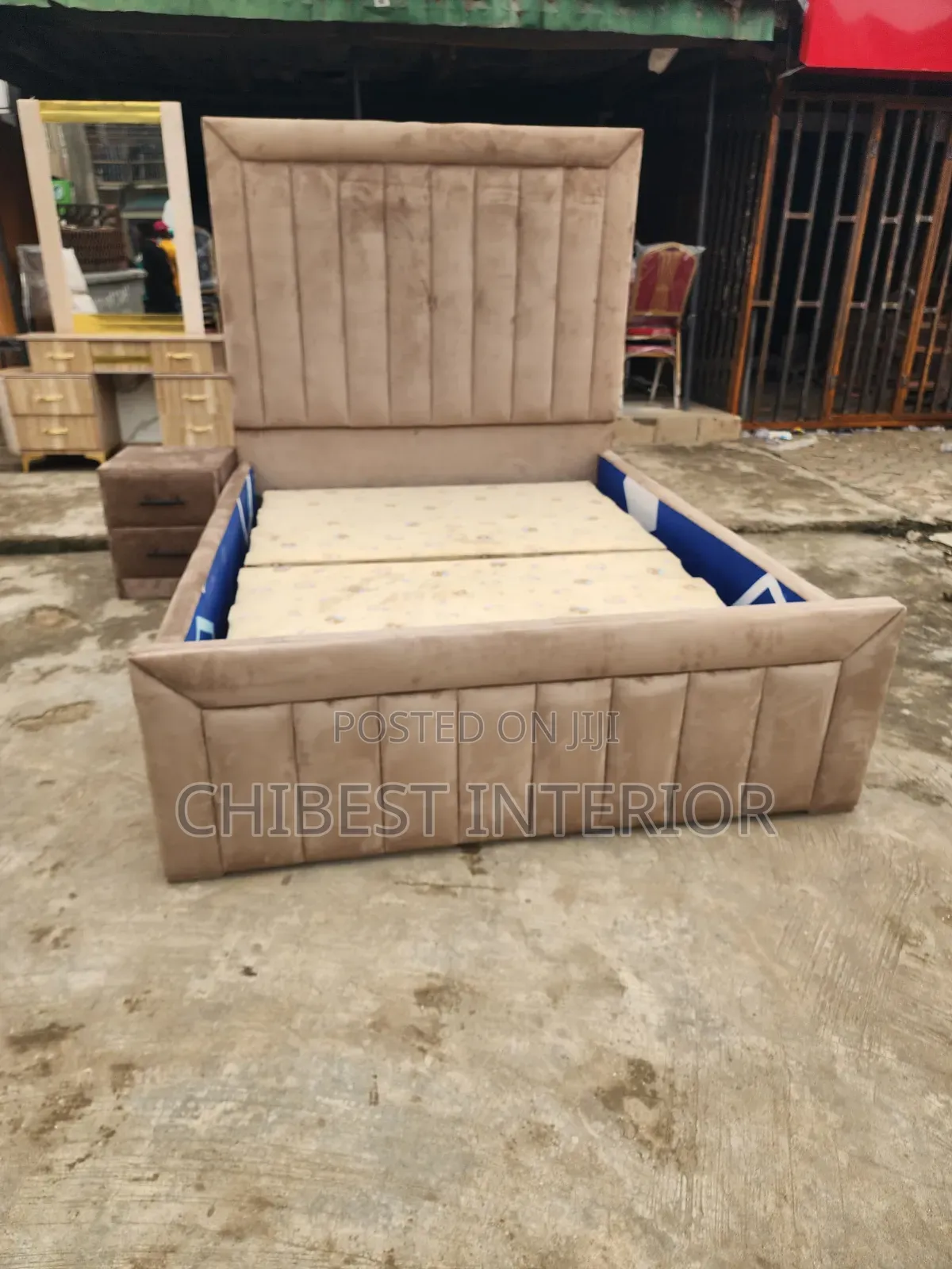 Executive 5ft Tall Padded Bed