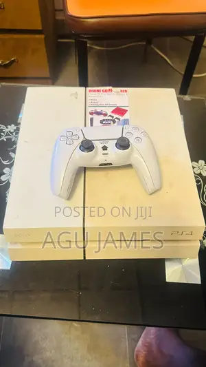 Play Station 4 With One Pad
