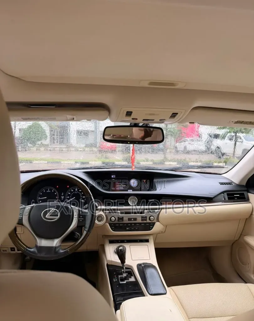 Lexus ES 2013 Red