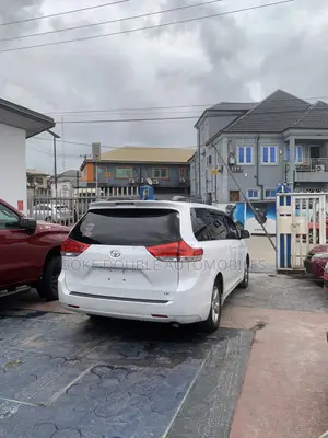 Toyota Sienna 2014 White