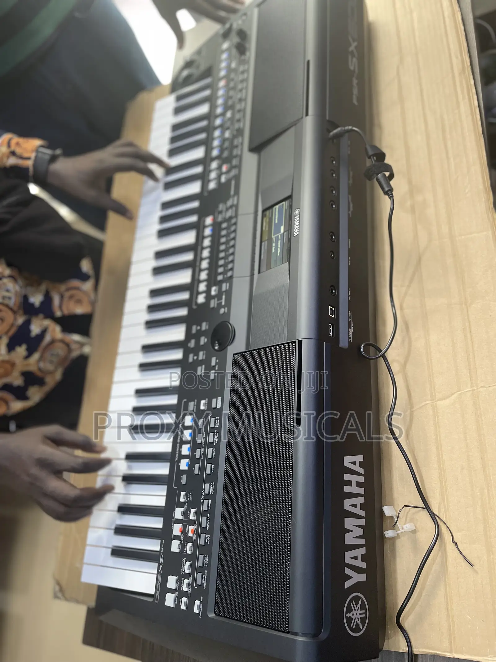 Yamaha PSR-SX600 Professional Keyboard