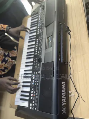 Yamaha PSR-SX600 Professional Keyboard