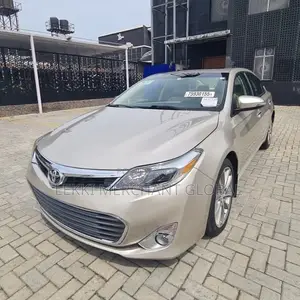 Toyota Avalon XLE 4dr Sedan (3.5L 6cyl 6A) 2015 Gold