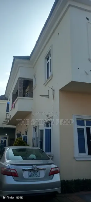 1bdrm Block of Flats in Chevron for rent