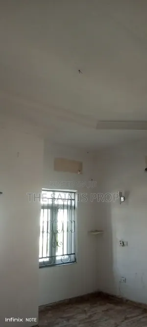 1bdrm Block of Flats in Chevron for rent
