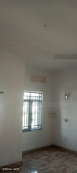 1bdrm Block of Flats in Chevron for rent