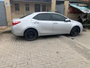 Toyota Corolla LE 4dr Sedan (1.8L 4cyl CVT) 2015 Silver