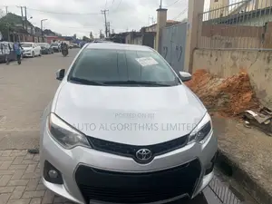 Toyota Corolla LE 4dr Sedan (1.8L 4cyl CVT) 2015 Silver