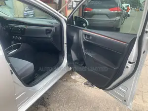 Toyota Corolla LE 4dr Sedan (1.8L 4cyl CVT) 2015 Silver