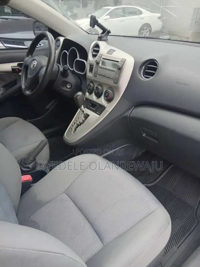 Toyota Matrix 2011 Silver