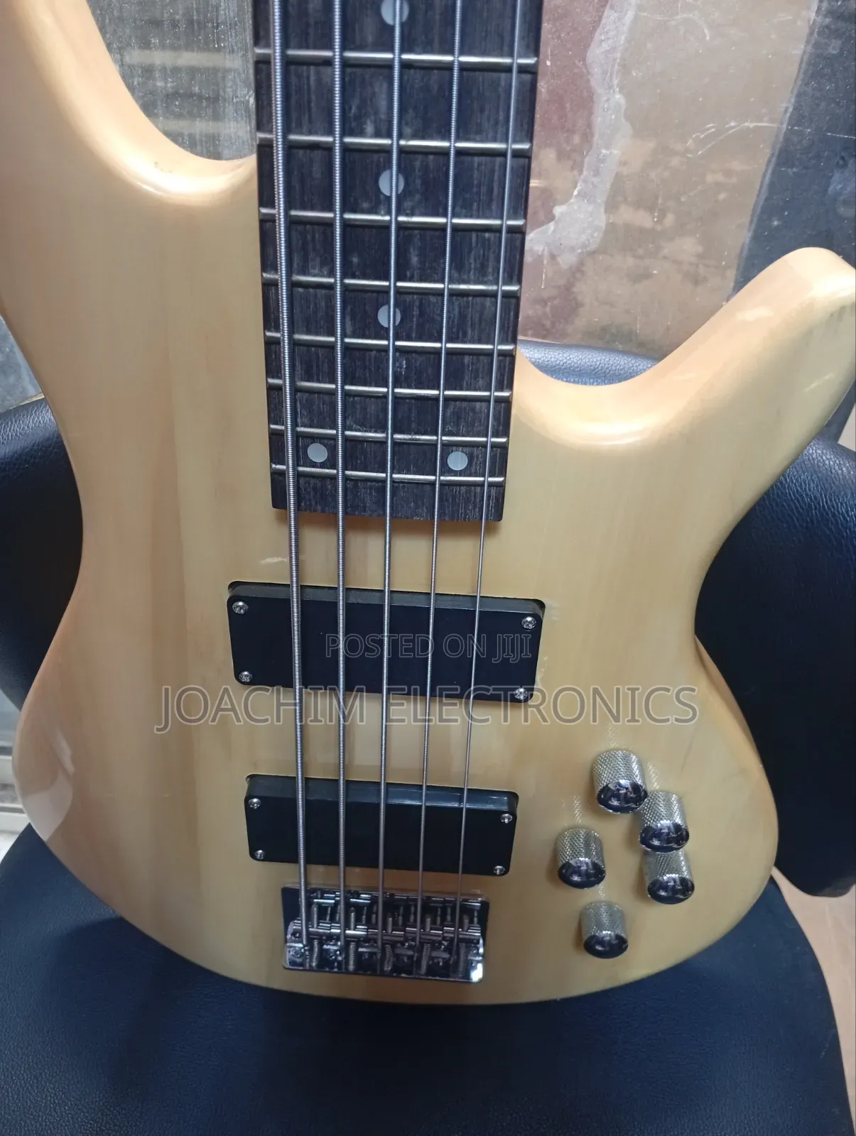 FENDER Professional 5 Strings Bass Guitar