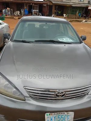 Toyota Camry 2005 Gray