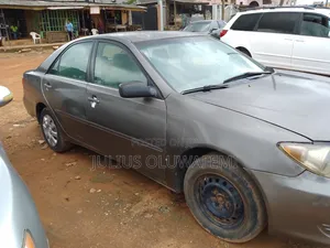 Toyota Camry 2005 Gray