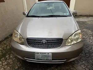 Toyota Corolla LE 2004 Gold