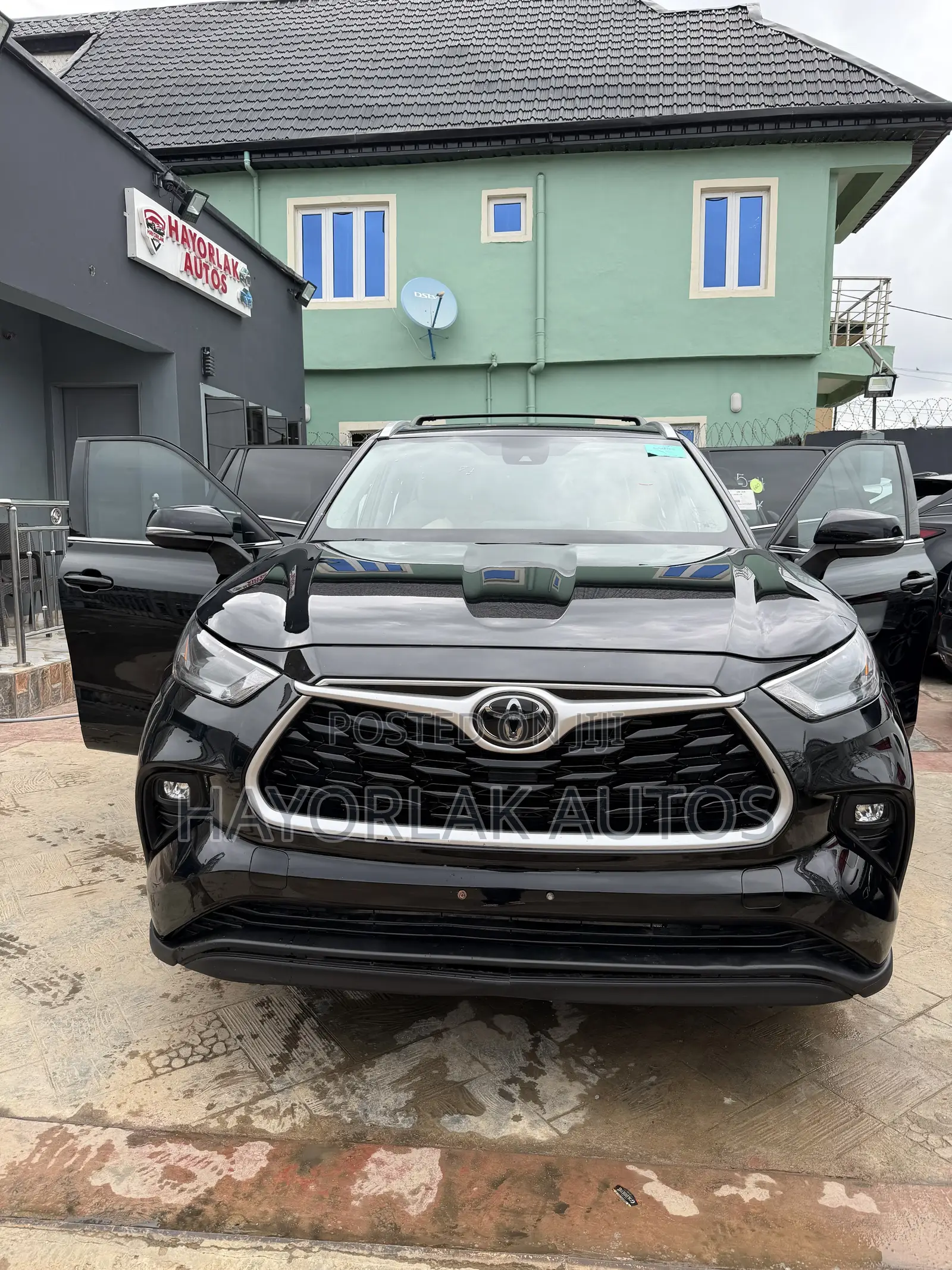 Toyota Highlander XLE 2022 Black
