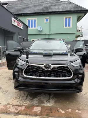 Toyota Highlander XLE 2022 Black