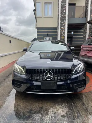Mercedes-Benz E300 2018 Blue