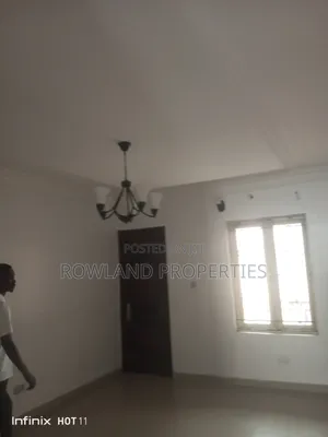 3bdrm Block of Flats in Western Estate, Ikota for rent