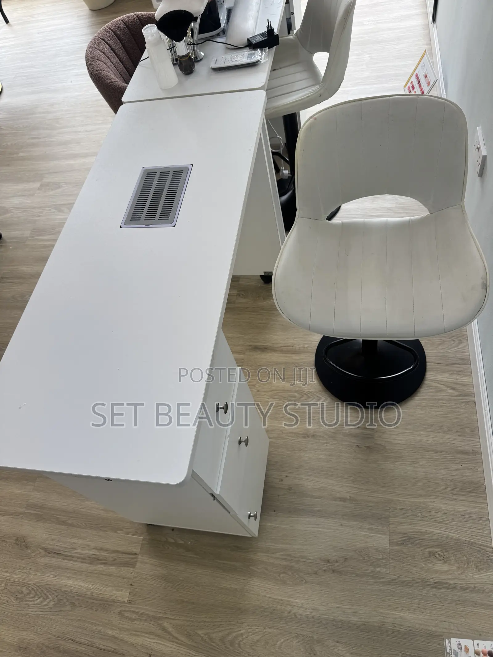 Nail Tech Table Chair