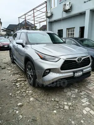 Toyota Highlander XLE 2022 White