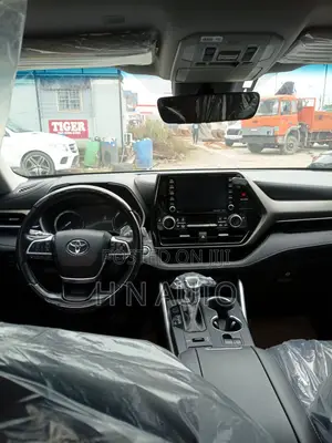 Toyota Highlander XLE 2022 White