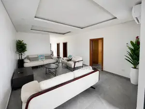3bed Luxury Shortlet Available