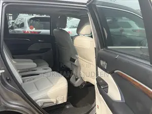 Toyota Highlander Limited Platinum V6 4x2 (3.5L 6cyl 6A) 2016 Gray