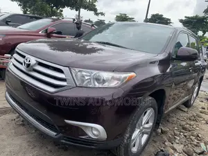 Toyota Highlander SE 2012 Red