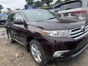 Toyota Highlander SE 2012 Red