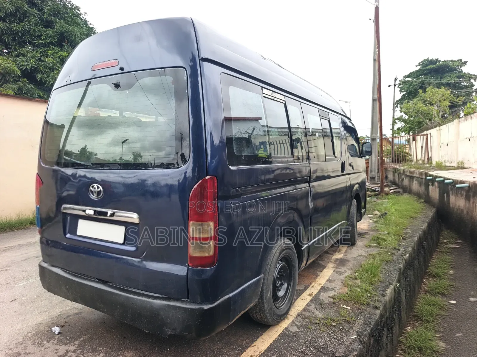 Toyota HiAce 2012 Blue
