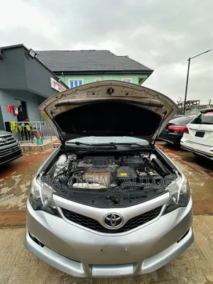 Toyota Camry SE Sport 4dr Sedan (2.5L 4cyl 6A) 2014 Silver