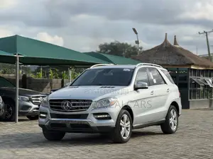 Mercedes-Benz M Class ML350 4MATIC 4dr SUV AWD (3.5L 6cyl 7A) 2014