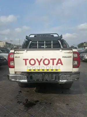 Toyota Hilux 2018 White