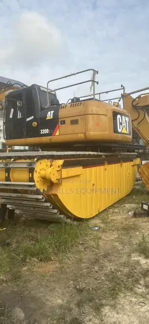 Swamp Buggie Cat 320d 2l