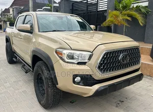 Toyota Tacoma 2018 Gold
