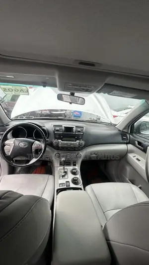 Toyota Highlander Base 2010 Silver