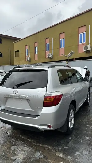 Toyota Highlander Base 2010 Silver