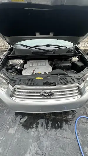 Toyota Highlander Base 2010 Silver