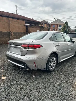 Toyota Corolla LE 2021 Silver